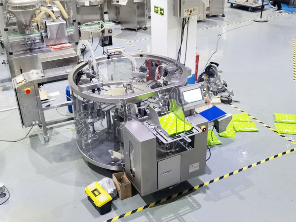 成都液體自動包裝機實拍圖