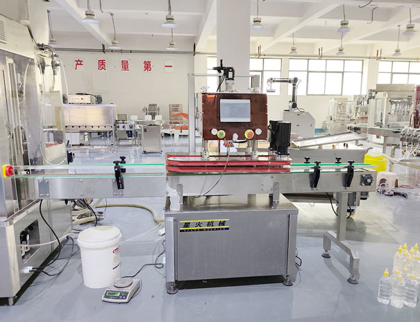 四輪夾旋式自動上蓋旋蓋機