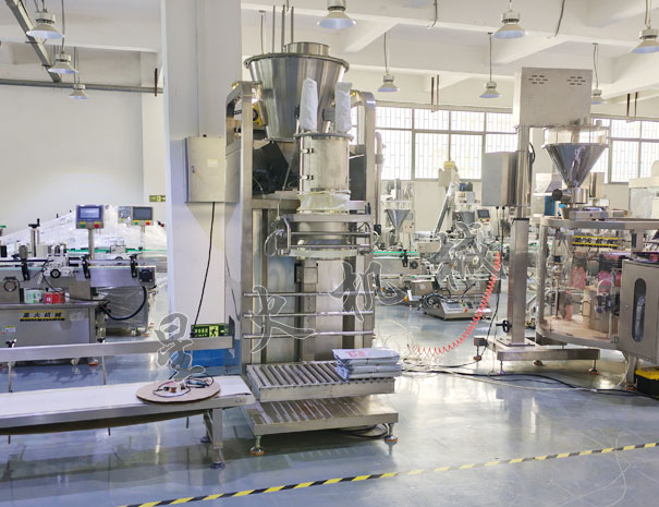 25公斤全脂乳粉自動稱重包裝機(jī)實(shí)拍圖